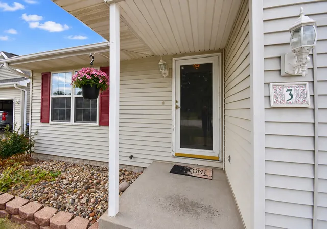 Photo 2 of Single family home for sale at 3 Nicole Ct, Bloomington, IL 61701 | MLS# 12759312 | Listing updated on 2026-10-02