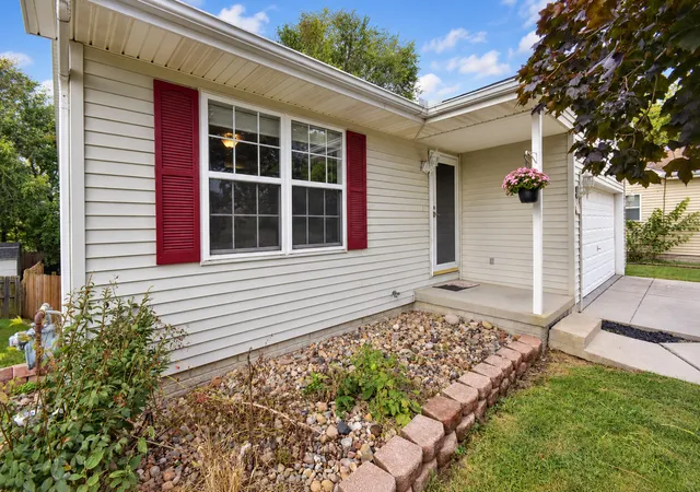Photo 3 of Single family home for sale at 3 Nicole Ct, Bloomington, IL 61701 | MLS# 12759312 | Listing updated on 2026-10-02