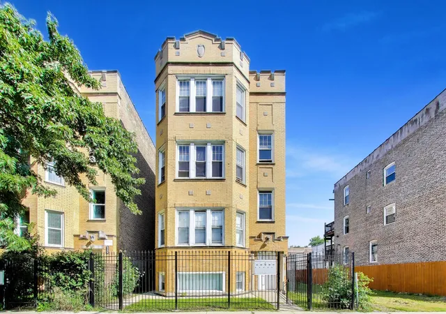 Multi family home for sale at 3814 W Ohio St, Chicago, IL 60624 | MLS# 12759324