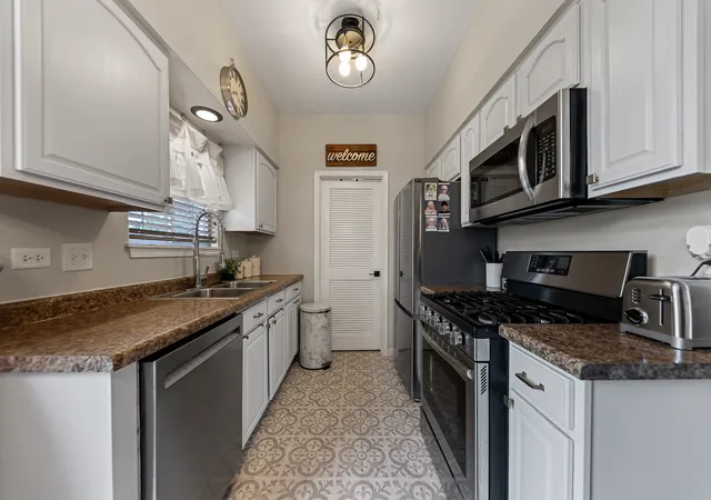 Photo 4 of House for sale at 1300 Burns Ln, Minooka, IL 60447 | MLS# 12759334 | Listing updated on 2026-09-16