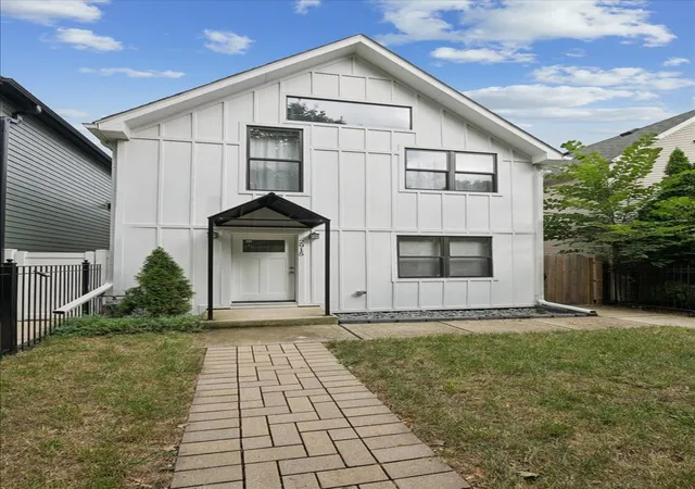 Photo 1 of Single family home for sale at 2915 N Rockwell St, Chicago, IL 60618 | MLS# 12759335 | Listing updated on 2026-09-26