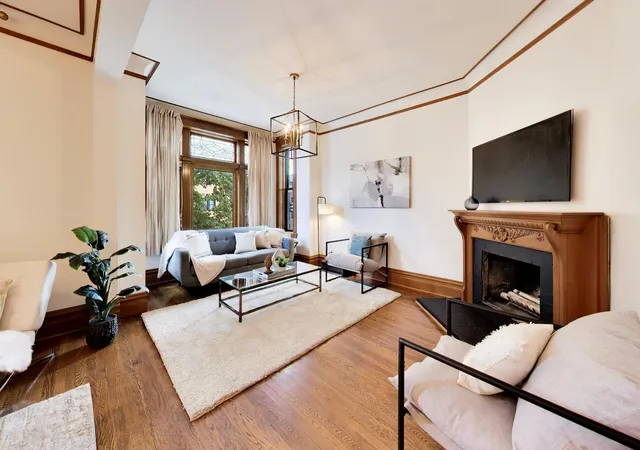 Photo 3 of Condo for sale at 4004 N Clarendon Ave #2, Chicago, IL 60613 | MLS# 12759338 | Listing updated on 2026-09-22