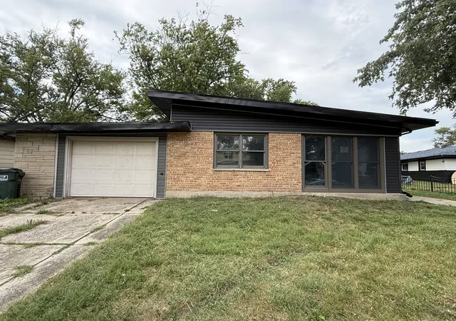 Photo 1 of Single family home for sale at 320 Sioux St, Park Forest, IL 60466 | MLS# 12759340 | Listing updated on 2026-09-19