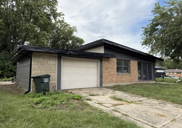 Photo 2 of Single family home for sale at 320 Sioux St, Park Forest, IL 60466 | MLS# 12759340 | Listing updated on 2026-09-19