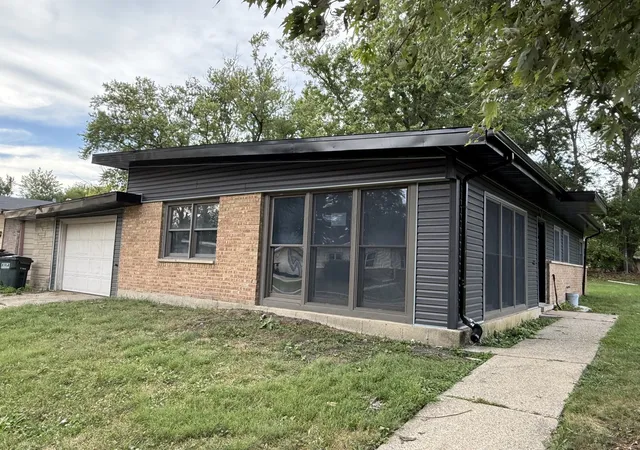 Photo 3 of Single family home for sale at 320 Sioux St, Park Forest, IL 60466 | MLS# 12759340 | Listing updated on 2026-09-19