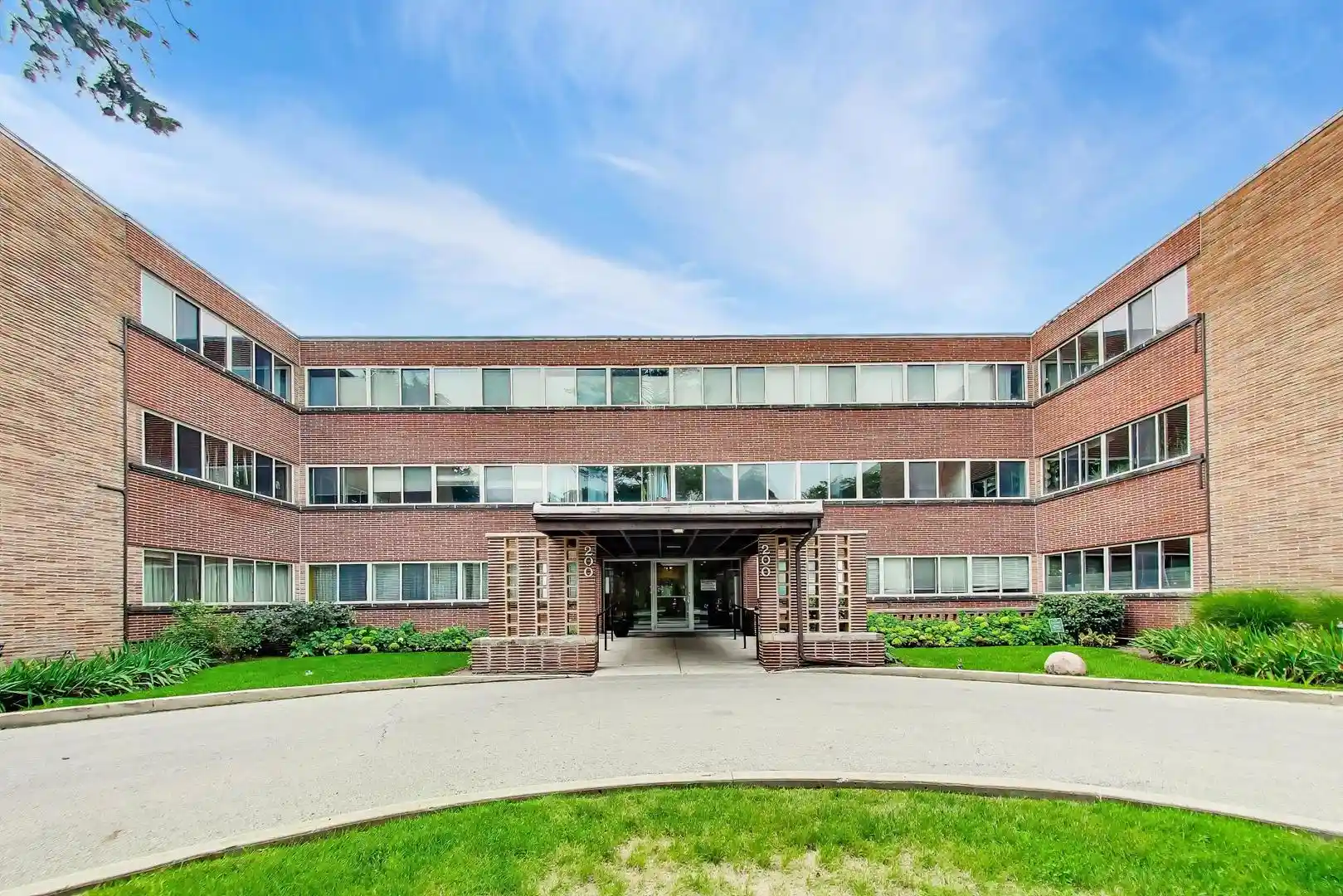 Listing Photo 2 - Condo for sale in 200 Ridge Ave located at 200 Ridge Ave, Evanston, IL 60202 - Unit #TG