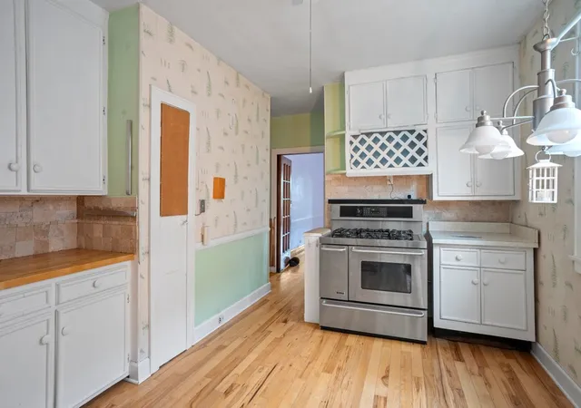 Listing Photo 4 - Condo for sale in building located at 1240 S Maple Ave, Berwyn, IL 60402