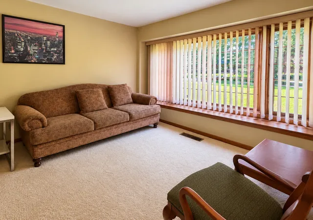 Photo 4 of Single family home for sale at 146 Prairie View Dr, Palos Park, IL 60464 | MLS# 12759354 | Listing updated on 2026-09-24