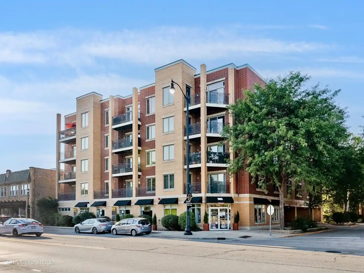Listing Photo 2 - Condo for sale in 8000 Kilpatrick Ave located at 8000 Kilpatrick Ave, Skokie, IL 60076 - Unit #2F