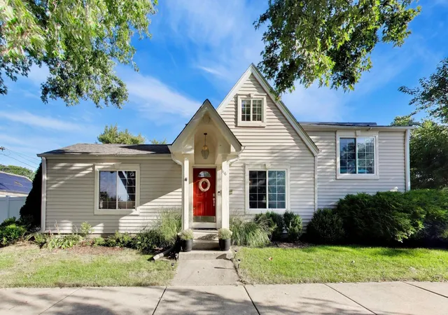 Photo 1 of Single family home for sale at 116 E Grove St, Lombard, IL 60148 | MLS# 12759364 | Listing updated on 2026-10-01