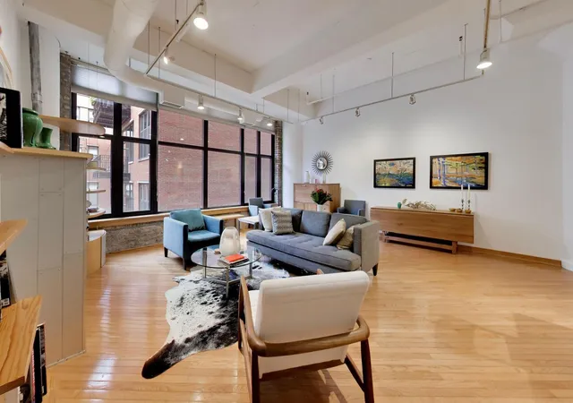Photo 4 of Condo for sale at 333 W Hubbard St #209, Chicago, IL 60654 | MLS# 12759366 | Listing updated on 2026-09-24