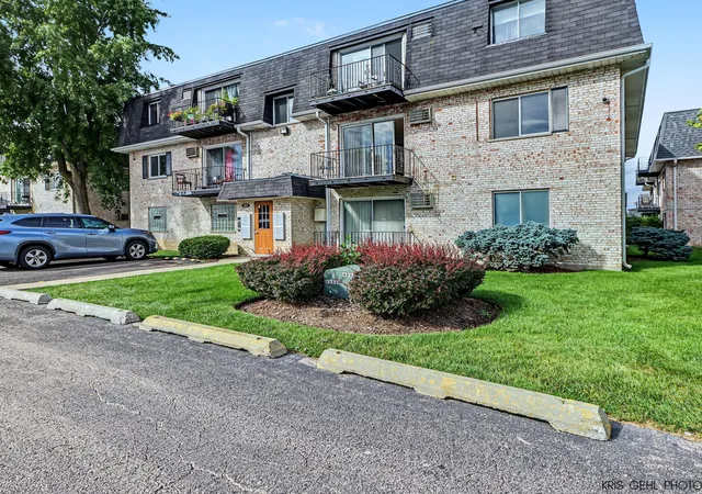 Condo for sale at 1319 N Baldwin Ct #2B, Palatine, IL 60074 | MLS# 12759367