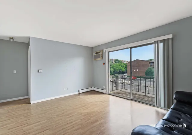 Listing Photo 4 - Condo for sale in building located at 1319 N Baldwin Ct, Palatine, IL 60074 - Unit #2B