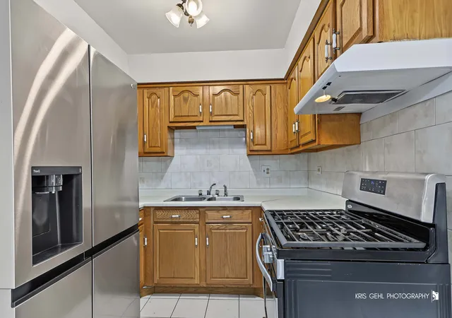 Listing Photo 5 - Condo for sale in building located at 1319 N Baldwin Ct, Palatine, IL 60074 - Unit #2B
