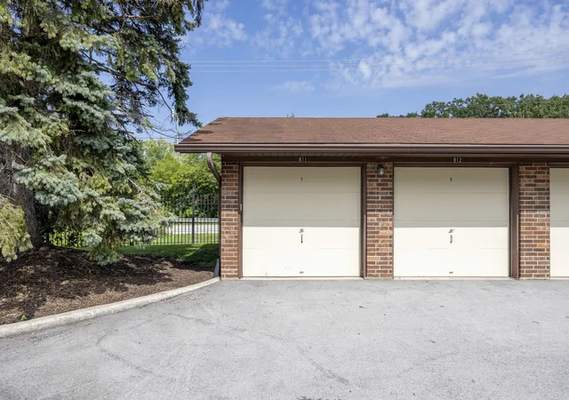 Photo 2 of Condo for sale at 6413 Oak Forest Ave #1S, Tinley Park, IL 60477 | MLS# 12759372 | Listing updated on 2026-09-19