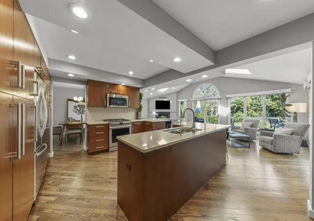 Photo 4 of Single family home for sale at 8345 Brookridge Rd, Downers Grove, IL 60516 | MLS# 12759378 | Listing updated on 2026-10-08