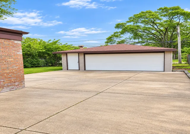 Photo 7 of Single family home for sale at 12409 44th Court, Alsip, IL 60803 | MLS# 12759380 | Listing updated on 2026-09-14