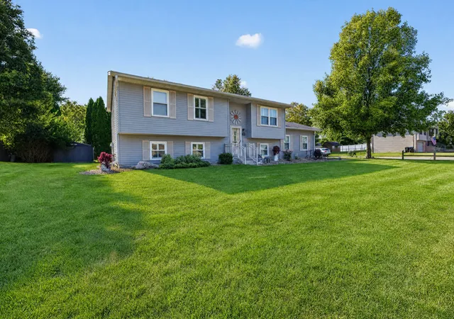 Photo 1 of Single family home for sale at 2024 Woodhavens Dr, Bloomington, IL 61701 | MLS# 12759381 | Listing updated on 2026-09-23