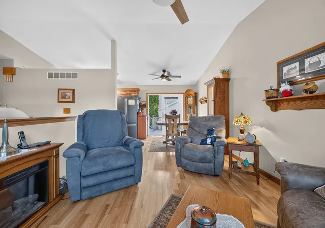 Photo 4 of Single family home for sale at 2024 Woodhavens Dr, Bloomington, IL 61701 | MLS# 12759381 | Listing updated on 2026-09-23