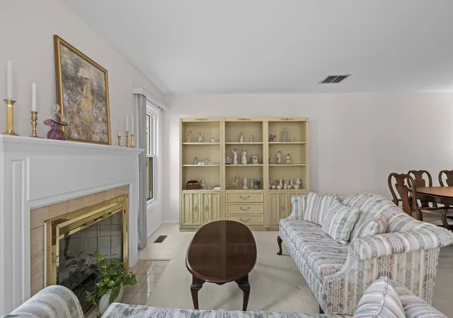 Photo 3 of Townhouse for sale at 2017 N Charter Point Dr, Arlington Heights, IL 60004 | MLS# 12759383 | Listing updated on 2026-10-01