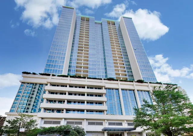 Photo 2 of Condo for sale at 1629 S Prairie Ave #805, Chicago, IL 60616 | MLS# 12759387 | Listing updated on 2026-09-18