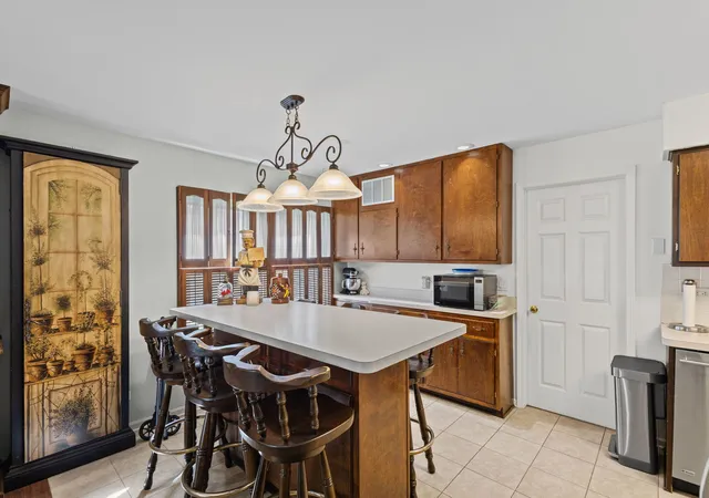 Photo 4 of Single family home for sale at 317 Beech Ct, Naperville, IL 60540 | MLS# 12759388 | Listing updated on 2026-10-08