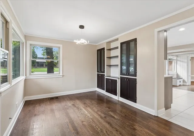 Photo 4 of Single family home for sale at 2392 Manor Ln, Park Ridge, IL 60068 | MLS# 12759391 | Listing updated on 2026-09-24