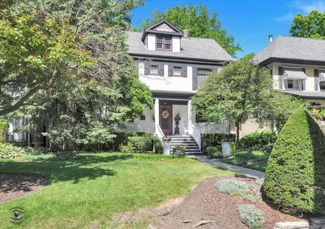 Photo 3 of Single family home for sale at 9608 S Longwood Dr, Chicago, IL 60643 | MLS# 12759393 | Listing updated on 2026-10-02