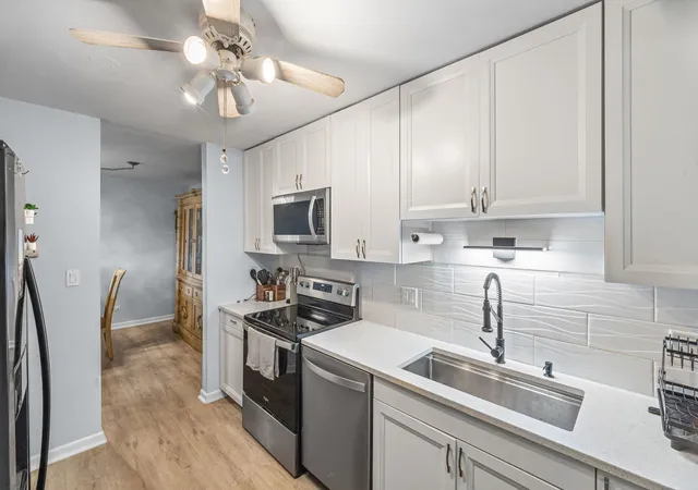 Photo 3 of Condo for sale at 640 Murray Ln #312, Des Plaines, IL 60016 | MLS# 12759396 | Listing updated on 2026-10-20