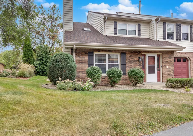 Photo 3 of Townhouse for sale at 15712 Danford Ln, Orland Park, IL 60462 | MLS# 12759412 | Listing updated on 2026-09-22