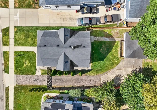 Photo 3 of Single family home for sale at 468 Locust St, Elgin, IL 60123 | MLS# 12759419 | Listing updated on 2026-09-22