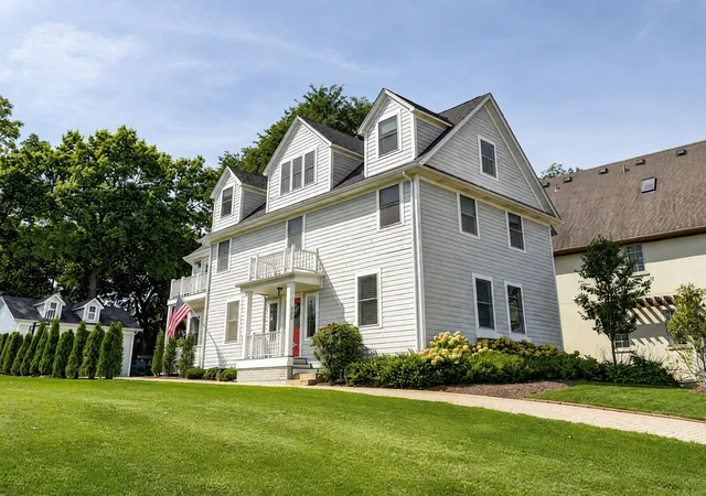 Photo 1 of Single family home for sale at 303 Park Ave, Clarendon Hills, IL 60514 | MLS# 12759453 | Listing updated on 2026-09-23