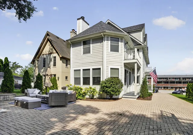 Photo 2 of Single family home for sale at 303 Park Ave, Clarendon Hills, IL 60514 | MLS# 12759453 | Listing updated on 2026-09-23