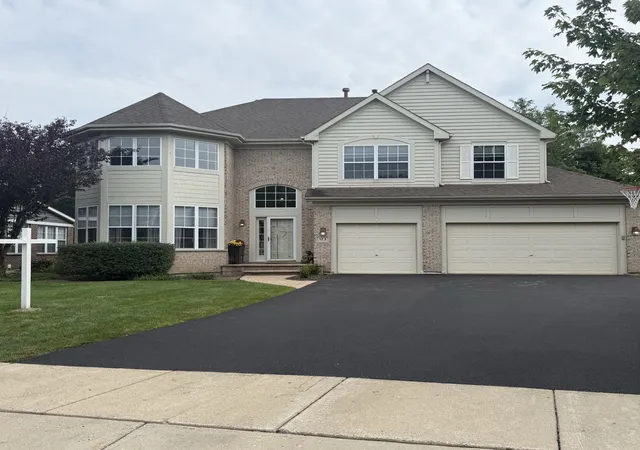 Photo 1 of Single family home for sale at 573 Crooked Stick Ct, Vernon Hills, IL 60061 | MLS# 12759477 | Listing updated on 2026-10-07