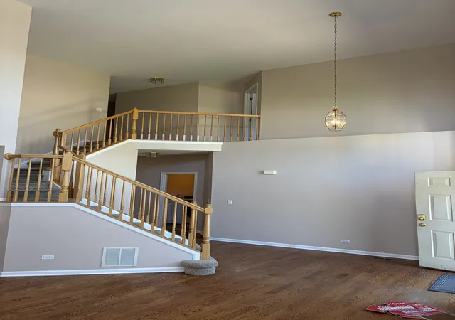 Photo 2 of Single family home for sale at 573 Crooked Stick Ct, Vernon Hills, IL 60061 | MLS# 12759477 | Listing updated on 2026-10-07