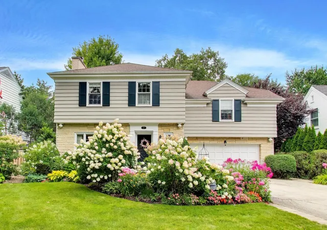 Single family home for sale at 917 Romona Rd, Wilmette, IL 60091 | MLS# 12759479
