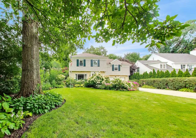 Photo 3 of Single family home for sale at 917 Romona Rd, Wilmette, IL 60091 | MLS# 12759479 | Listing updated on 2026-09-17