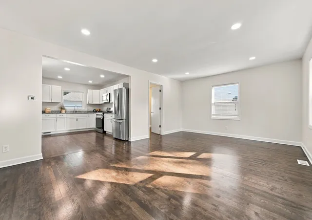 Photo 3 of Single family home for sale at 236 Ingleside Ave, Aurora, IL 60506 | MLS# 12759480 | Listing updated on 2026-10-02