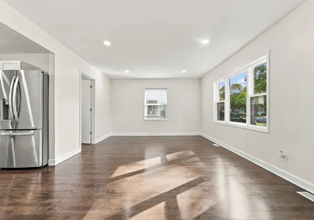 Photo 3 of Single family home for sale at 236 Ingleside Ave, Aurora, IL 60506 | MLS# 12759480 | Listing updated on 2026-10-02