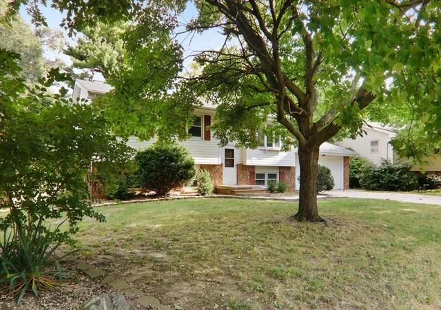 Photo 3 of Single family home for sale at 1706 Erin Dr, Normal, IL 61761 | MLS# 12759495 | Listing updated on 2026-09-22