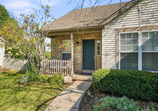 Photo 3 of Single family home for sale at 5303 Floralwood Ct, Plainfield, IL 60586 | MLS# 12759500 | Listing updated on 2026-10-05