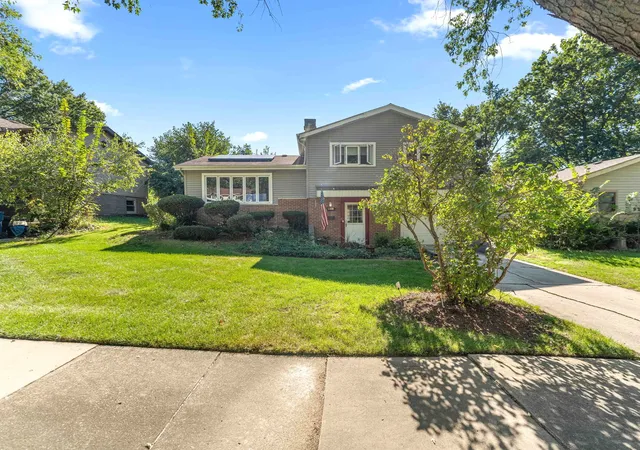 Photo 3 of Single family home for sale at 9137 W 91st Place, Hickory Hills, IL 60457 | MLS# 12759503 | Listing updated on 2026-10-05
