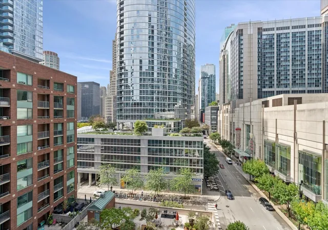 Photo 2 of Condo for sale at 480 N Mcclurg Ct #1001, Chicago, IL 60611 | MLS# 12759513 | Listing updated on 2026-09-28