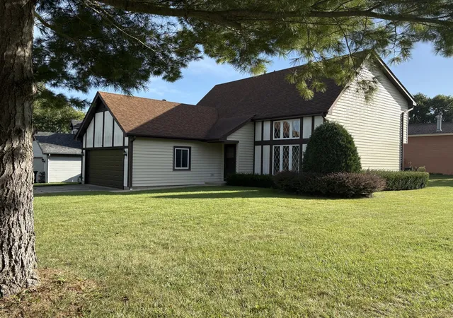 Single family home for sale at 122 S Creekside Trl, McHenry, IL 60050 | MLS# 12759519