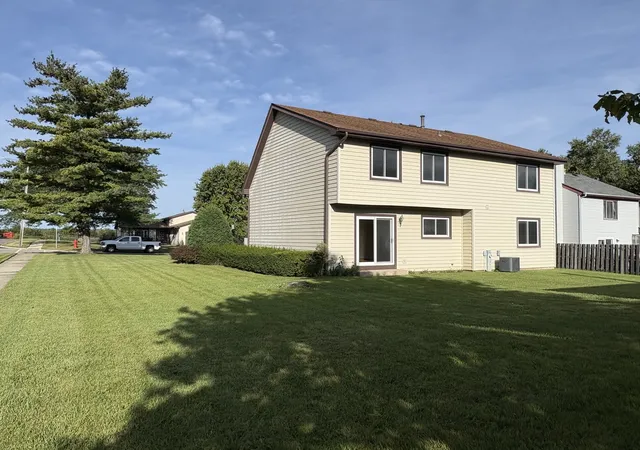 Photo 2 of Single family home for sale at 122 S Creekside Trl, Mc Henry, IL 60050 | MLS# 12759519 | Listing updated on 2026-09-27