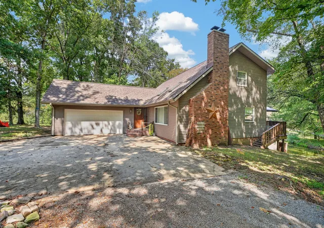 Photo 2 of Sale Pending at 8496 N 1220 Boulevard, Mount Carmel, IL 62863 | MLS# 12759561 | Listing updated on 2026-09-23