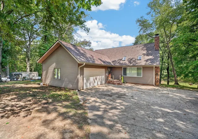 Photo 3 of Sale Pending at 8496 N 1220 Boulevard, Mount Carmel, IL 62863 | MLS# 12759561 | Listing updated on 2026-09-23