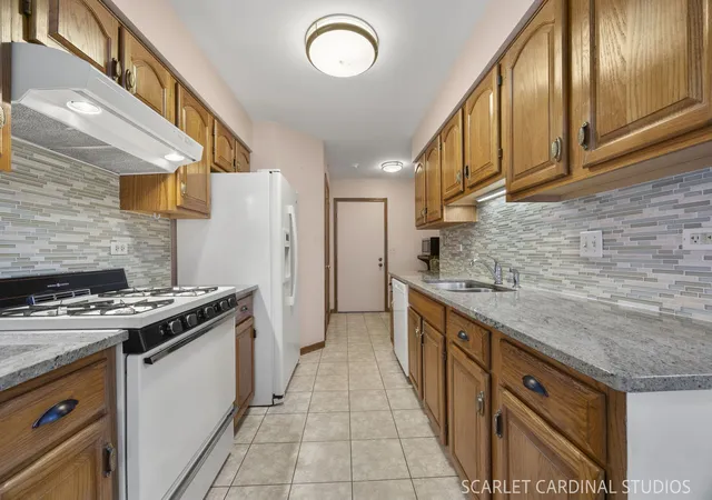 Photo 4 of Townhouse for sale at 7932 Stewart Dr, Darien, IL 60561 | MLS# 12759568 | Listing updated on 2026-09-21