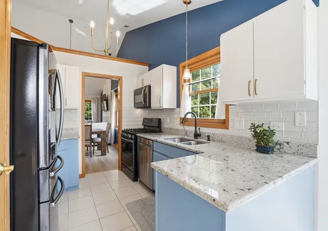 Listing Photo 4 - Condo for sale in building located at 3255 N Daniels Ct, Arlington Heights, IL 60004