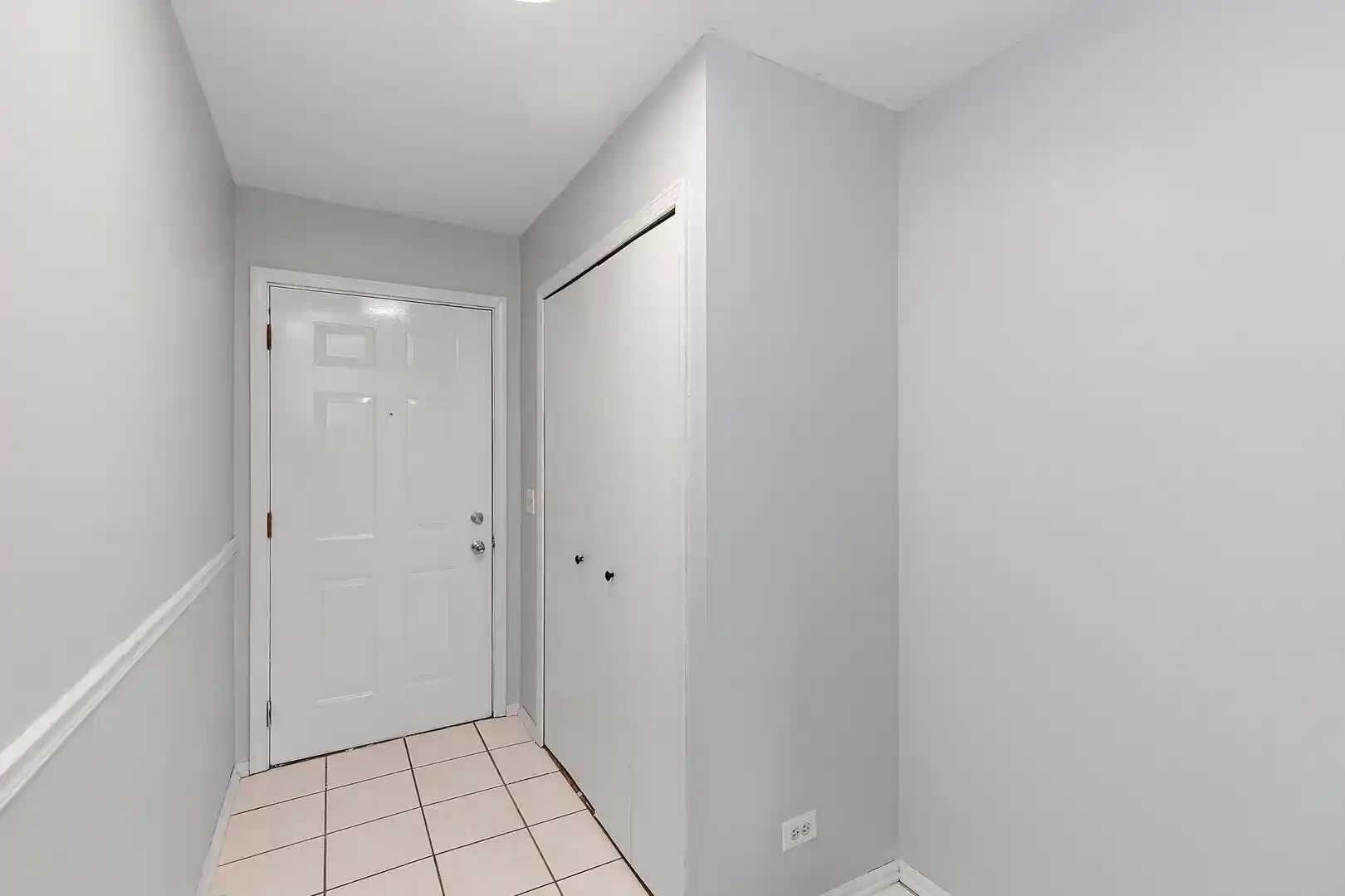 Listing Photo 2 - Condo for sale in 2352 S St located at 2352 S St, Elgin, IL 60123 - Unit 2352 South St
